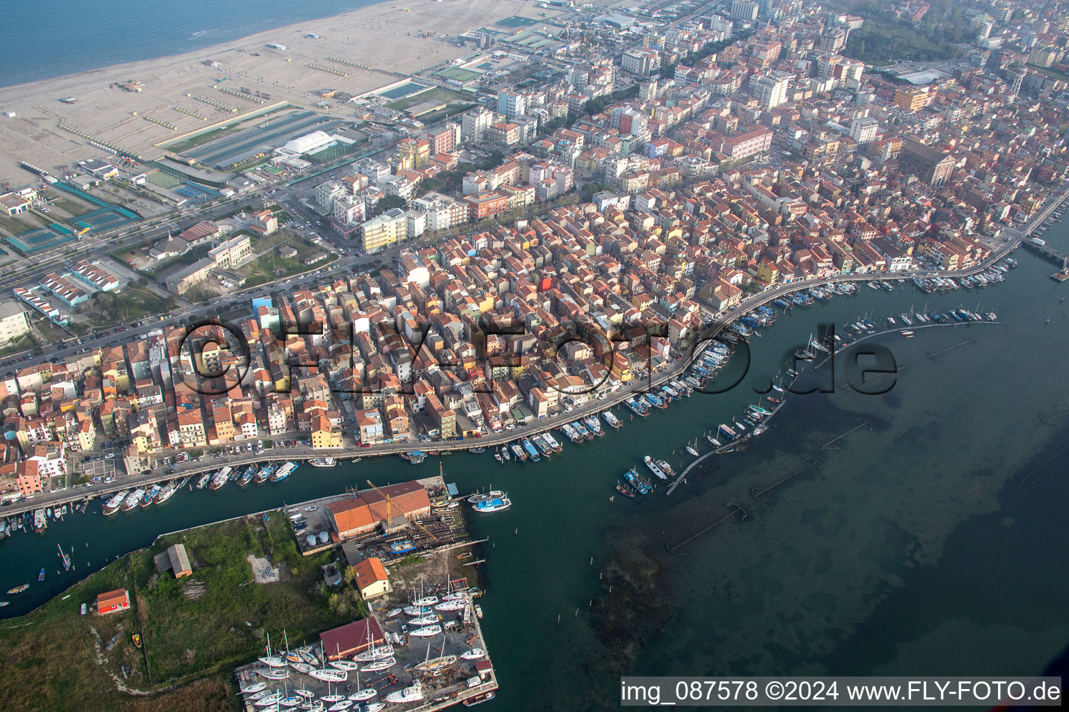 Chioggia dans le département Metropolitanstadt Venedig, Italie depuis l'avion