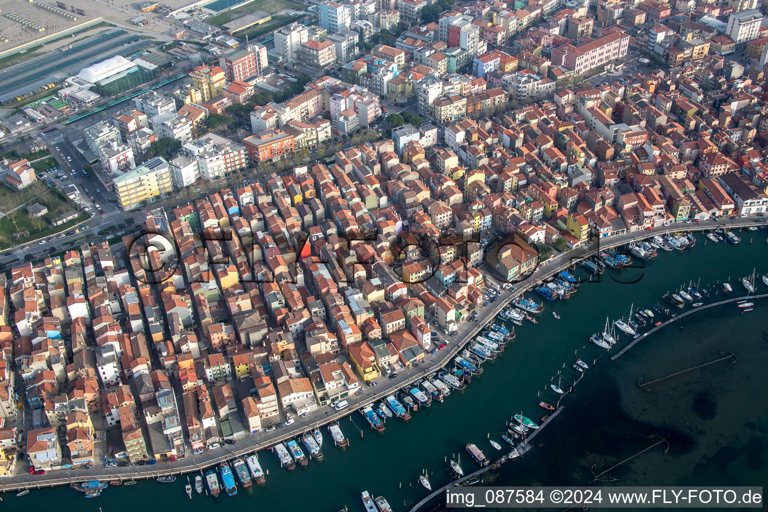 Chioggia dans le département Metropolitanstadt Venedig, Italie du point de vue du drone