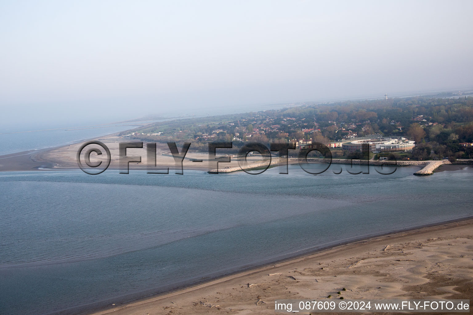 Vue aérienne de Isola Albarella dans le département Vénétie, Italie