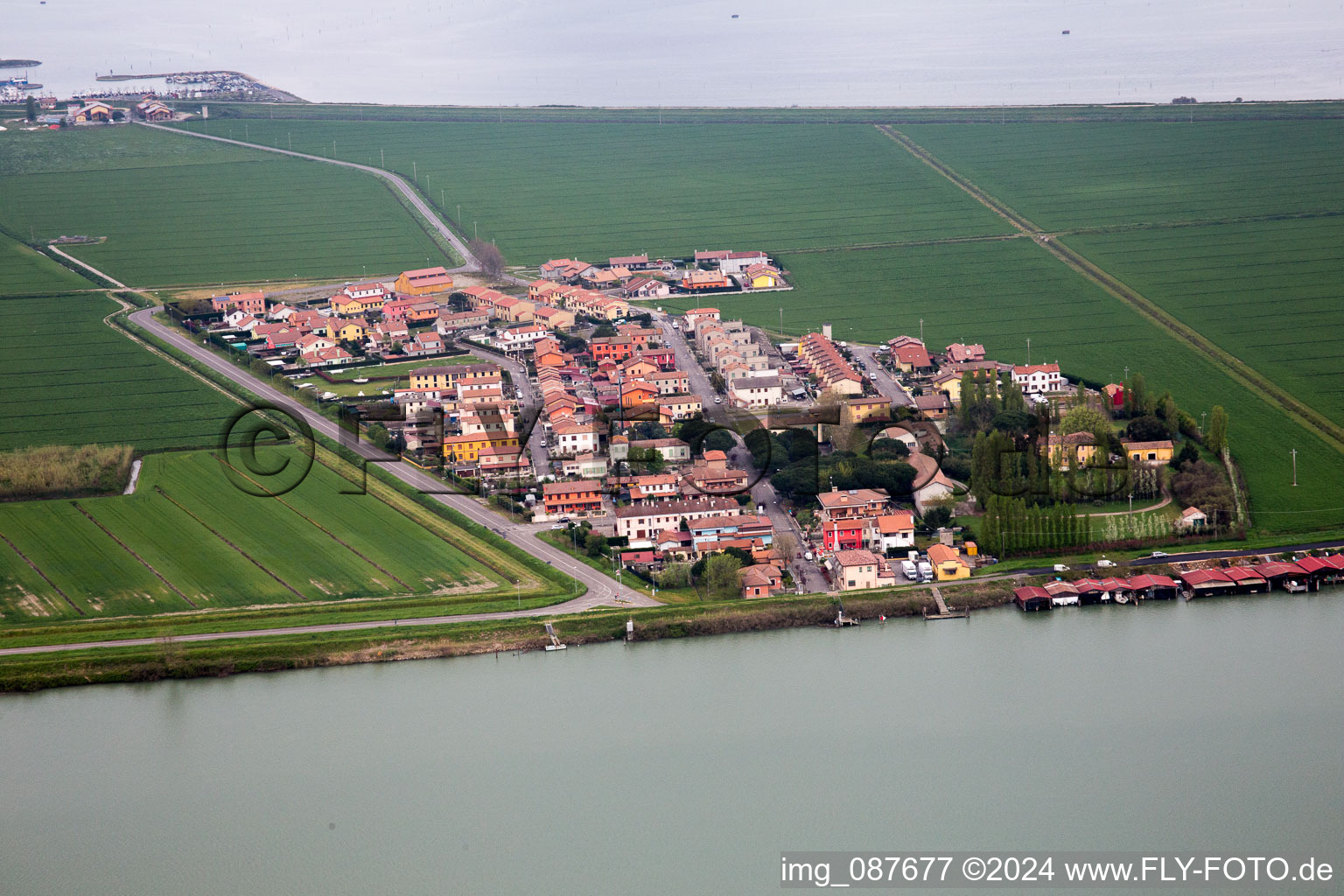 Vue aérienne de Vue sur le village à le quartier Pila in Porto Tolle dans le département Rovigo, Italie