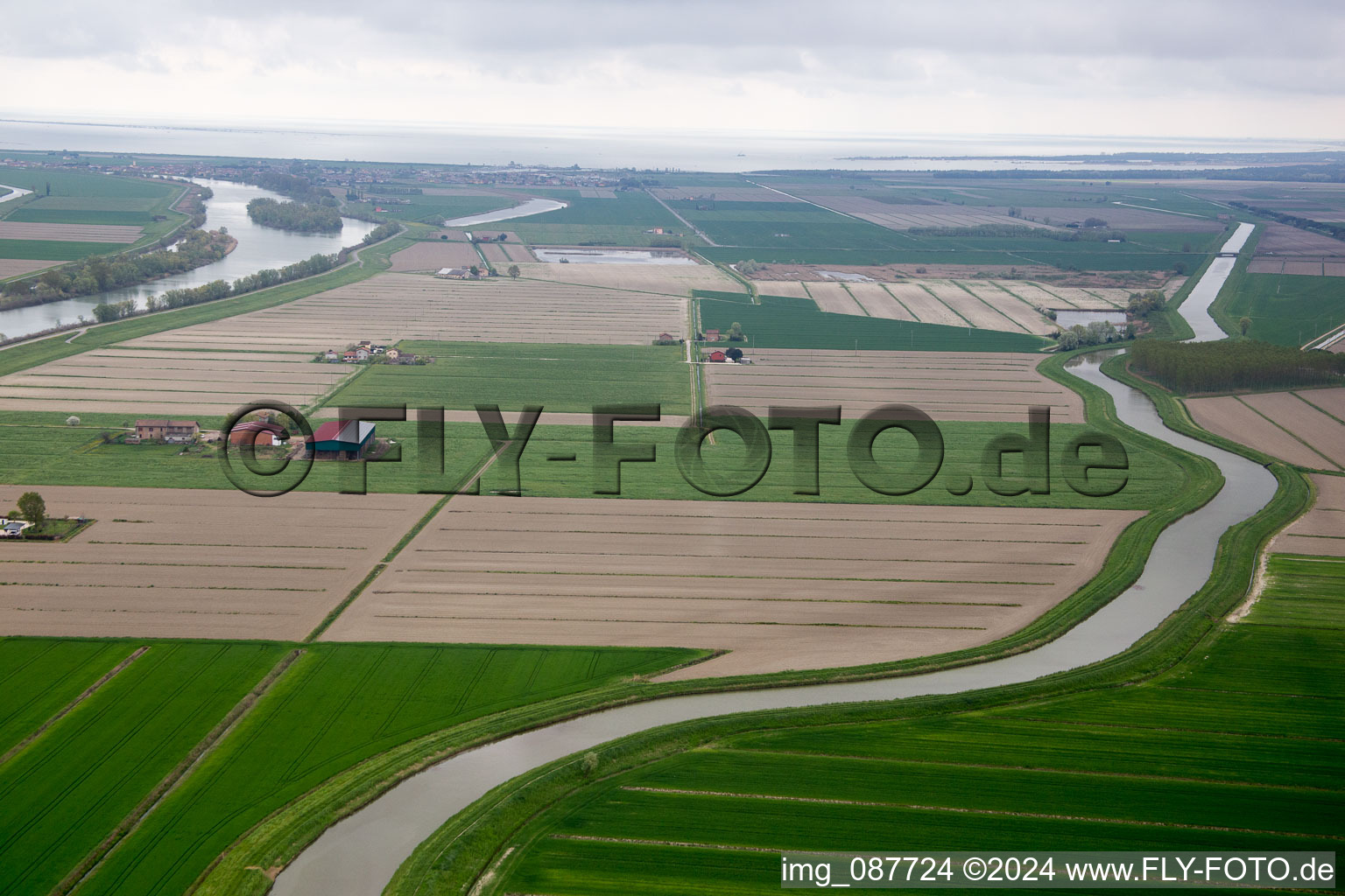 Vue aérienne de Santa Giustina dans le département Émilie-Romagne, Italie