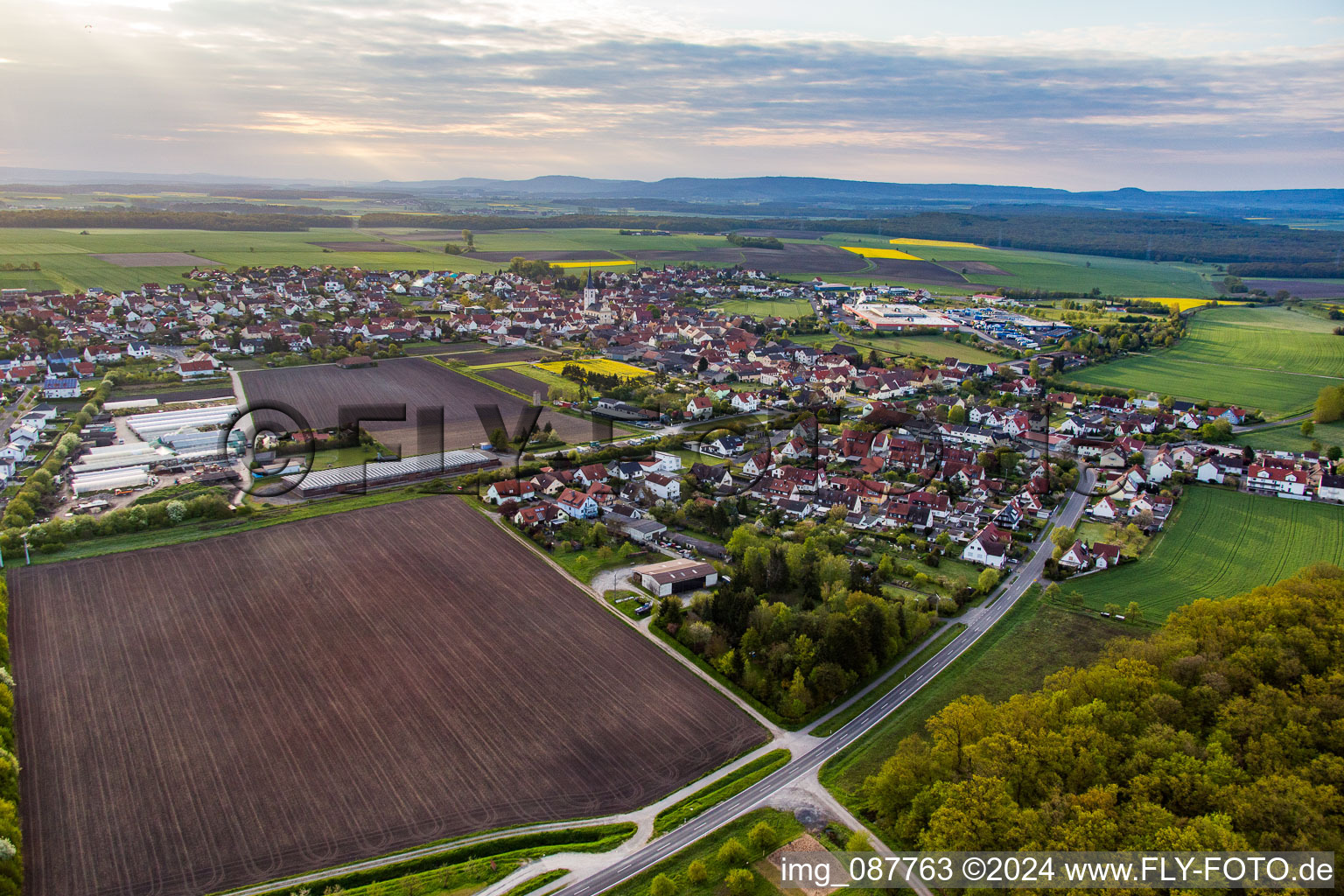 Vue aérienne de Grettstadt dans le département Bavière, Allemagne