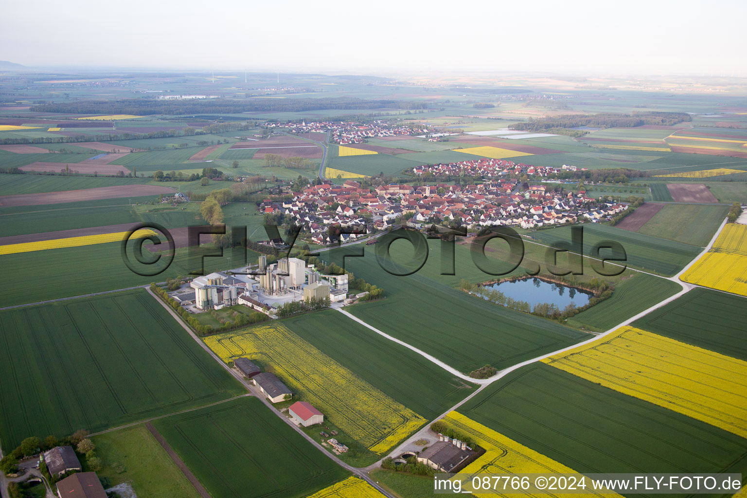 Vue aérienne de Sulzheim dans le département Bavière, Allemagne