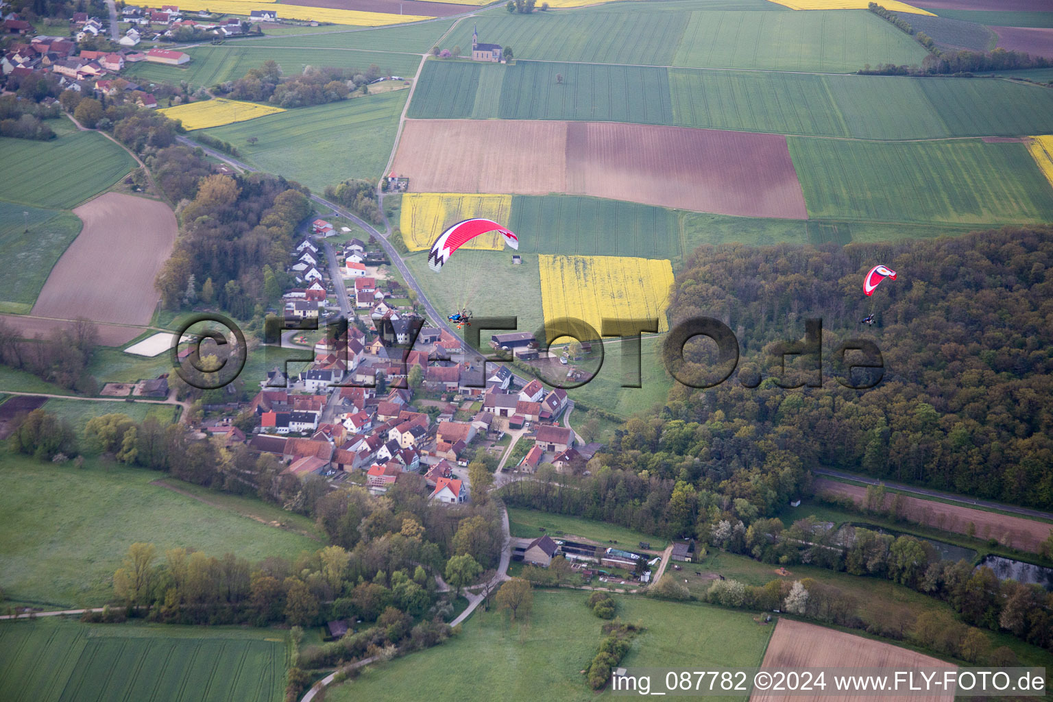 Vue aérienne de Quartier Vögnitz in Sulzheim dans le département Bavière, Allemagne