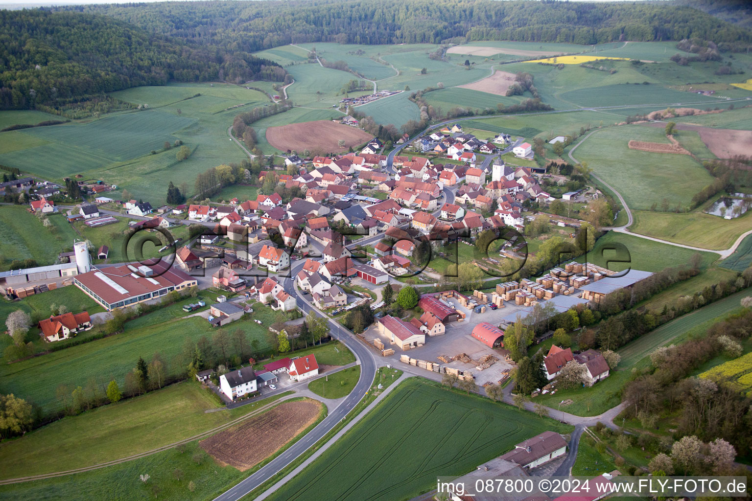 Vue aérienne de Rauhenebrach dans le département Bavière, Allemagne