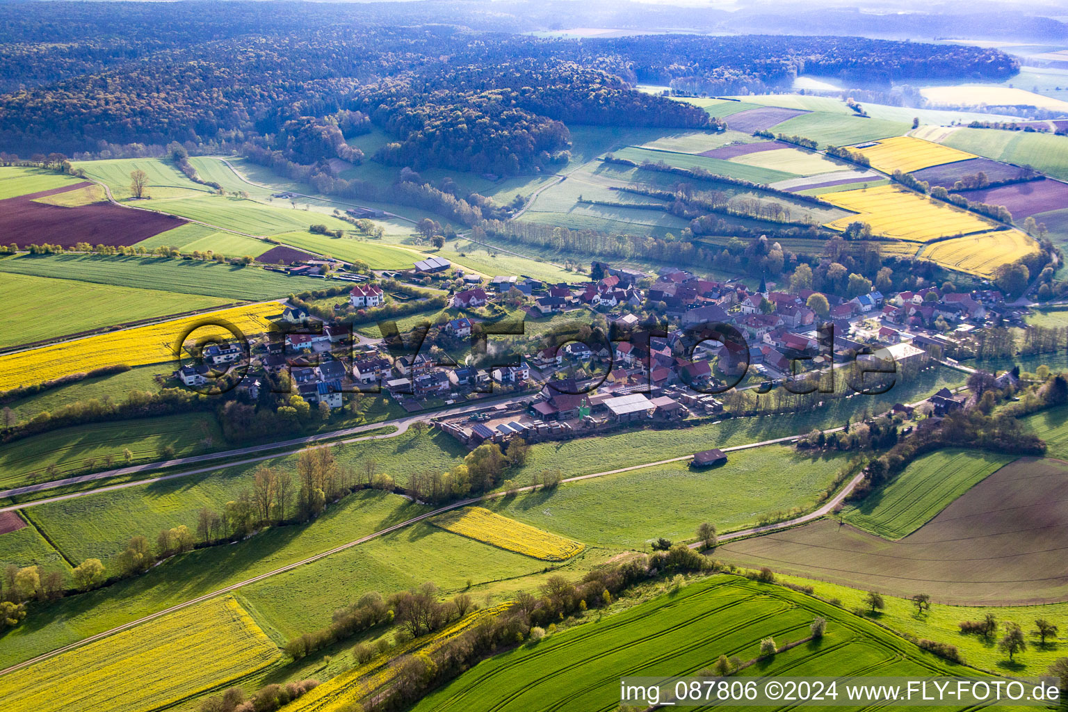 Vue aérienne de Quartier Theinheim in Rauhenebrach dans le département Bavière, Allemagne