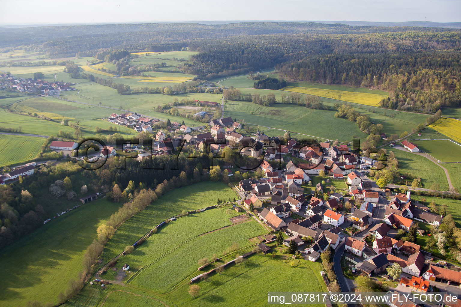 Vue aérienne de Quartier Prölsdorf in Rauhenebrach dans le département Bavière, Allemagne