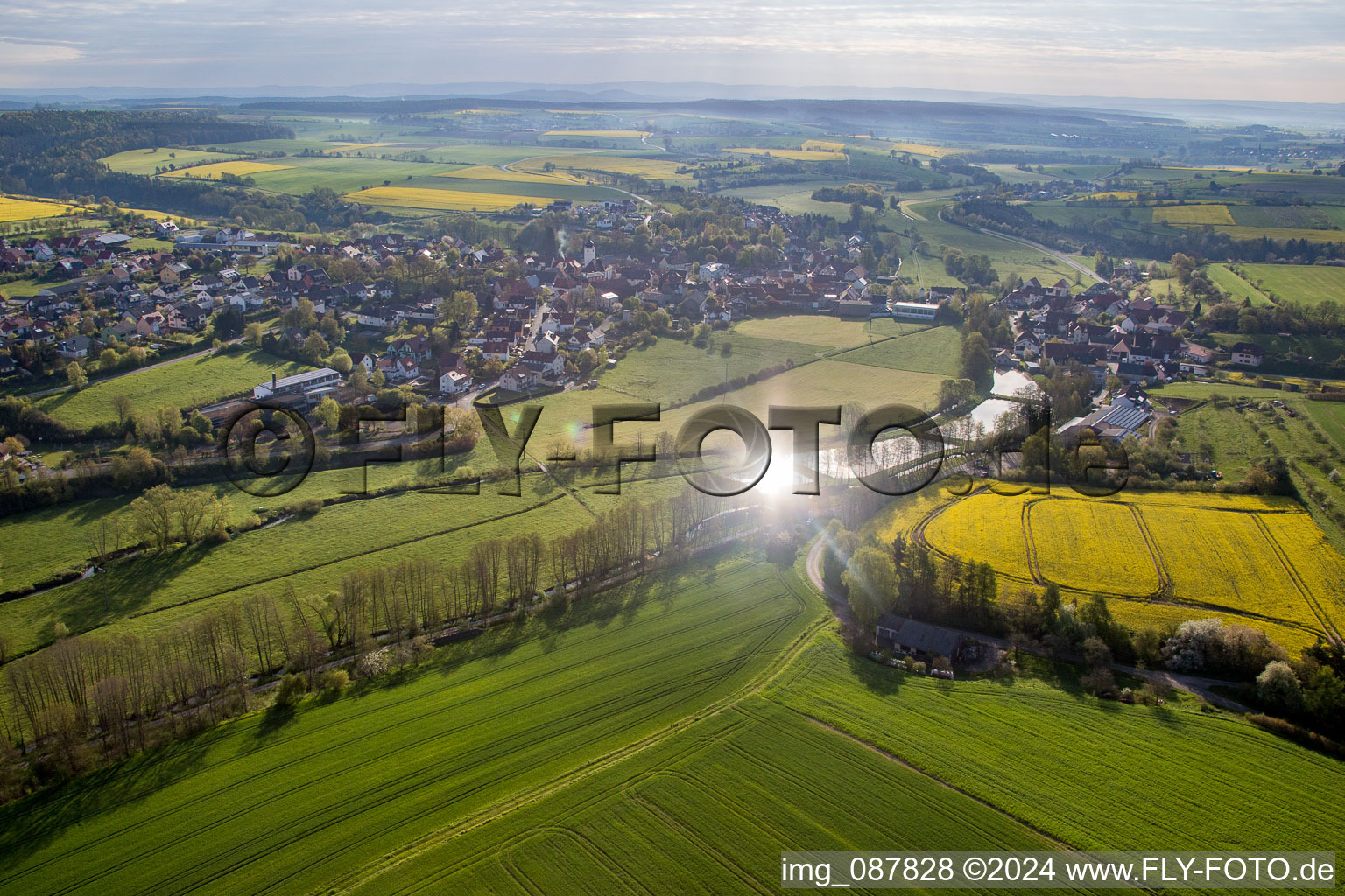 Vue aérienne de Champs agricoles et surfaces utilisables à Schönbrunn im Steigerwald dans le département Bavière, Allemagne