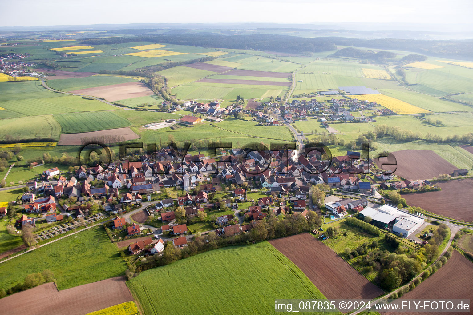 Vue aérienne de Quartier Ampferbach in Burgebrach dans le département Bavière, Allemagne