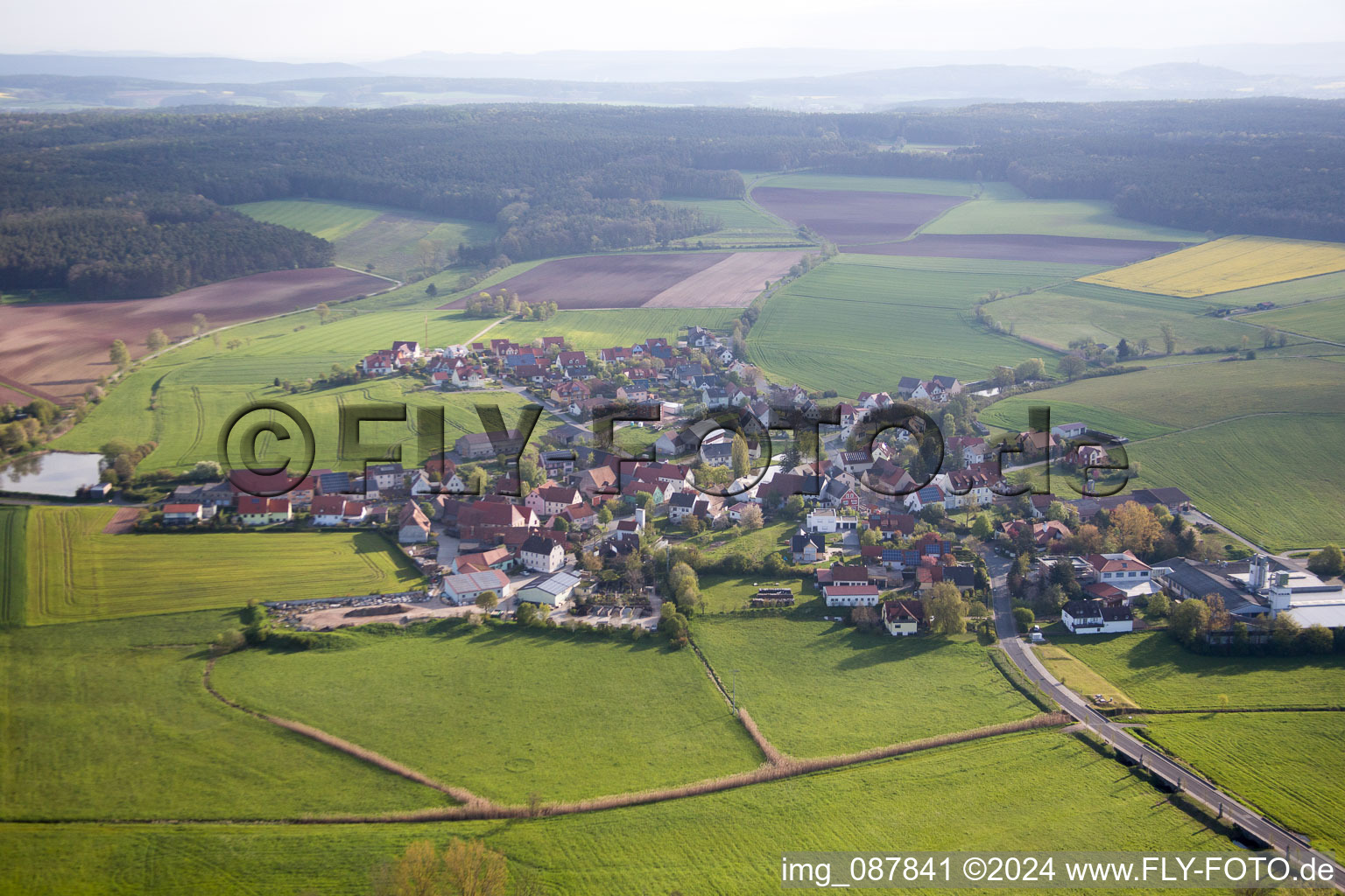 Vue aérienne de Grasmannsdorf dans le département Bavière, Allemagne