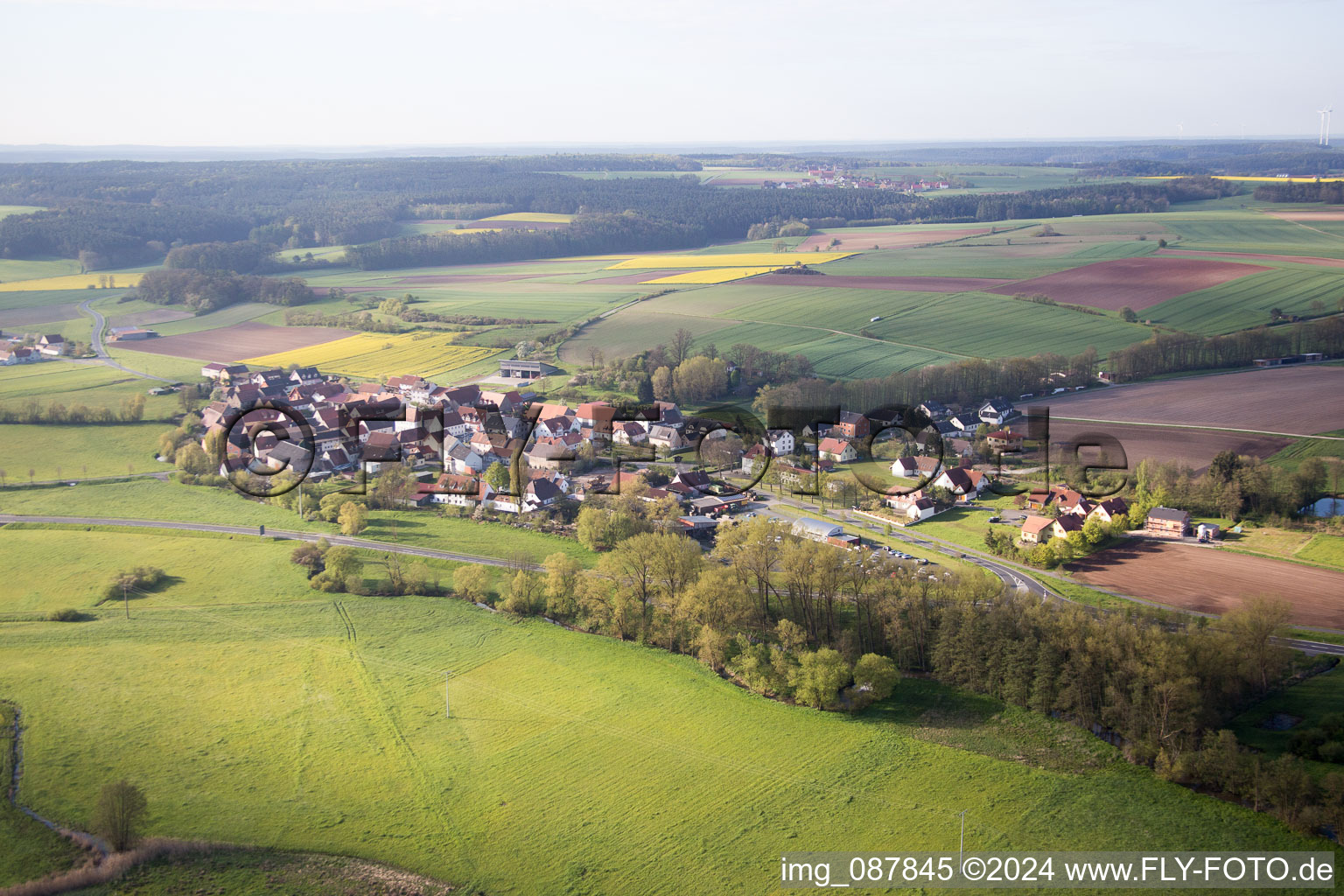 Vue aérienne de Burgrebach, Unterneuses à Burgebrach dans le département Bavière, Allemagne