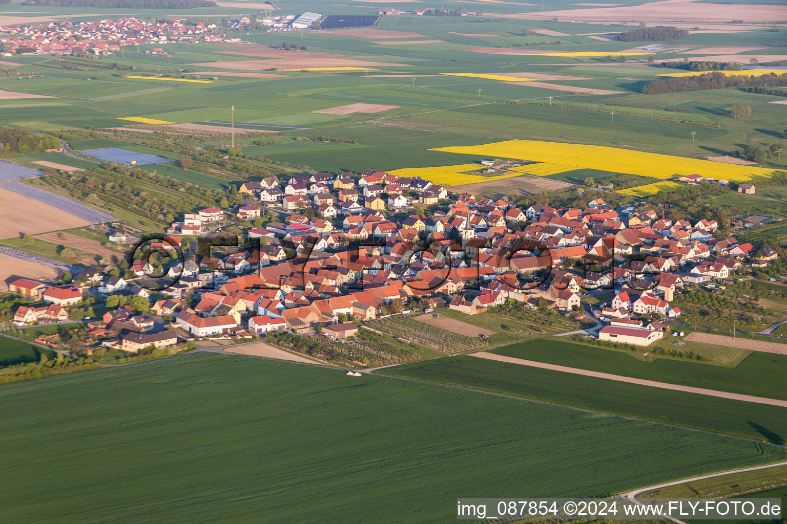 Vue d'oiseau de Quartier Lindach in Kolitzheim dans le département Bavière, Allemagne