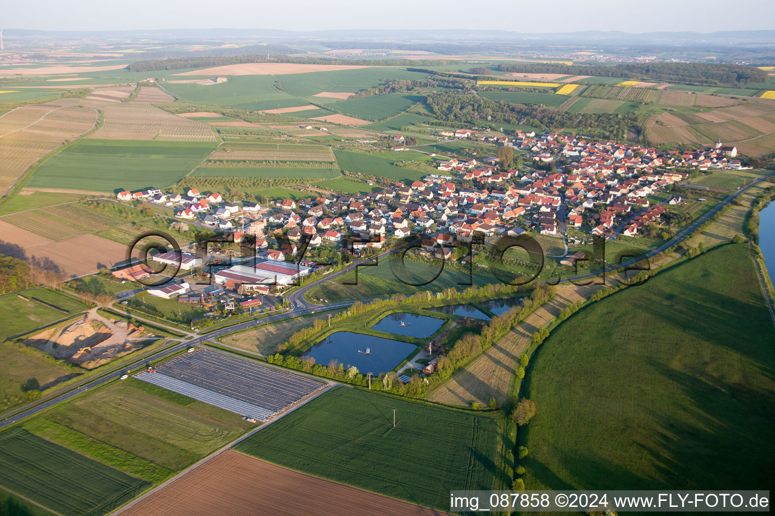 Vue aérienne de Stammheim à Kolitzheim dans le département Bavière, Allemagne