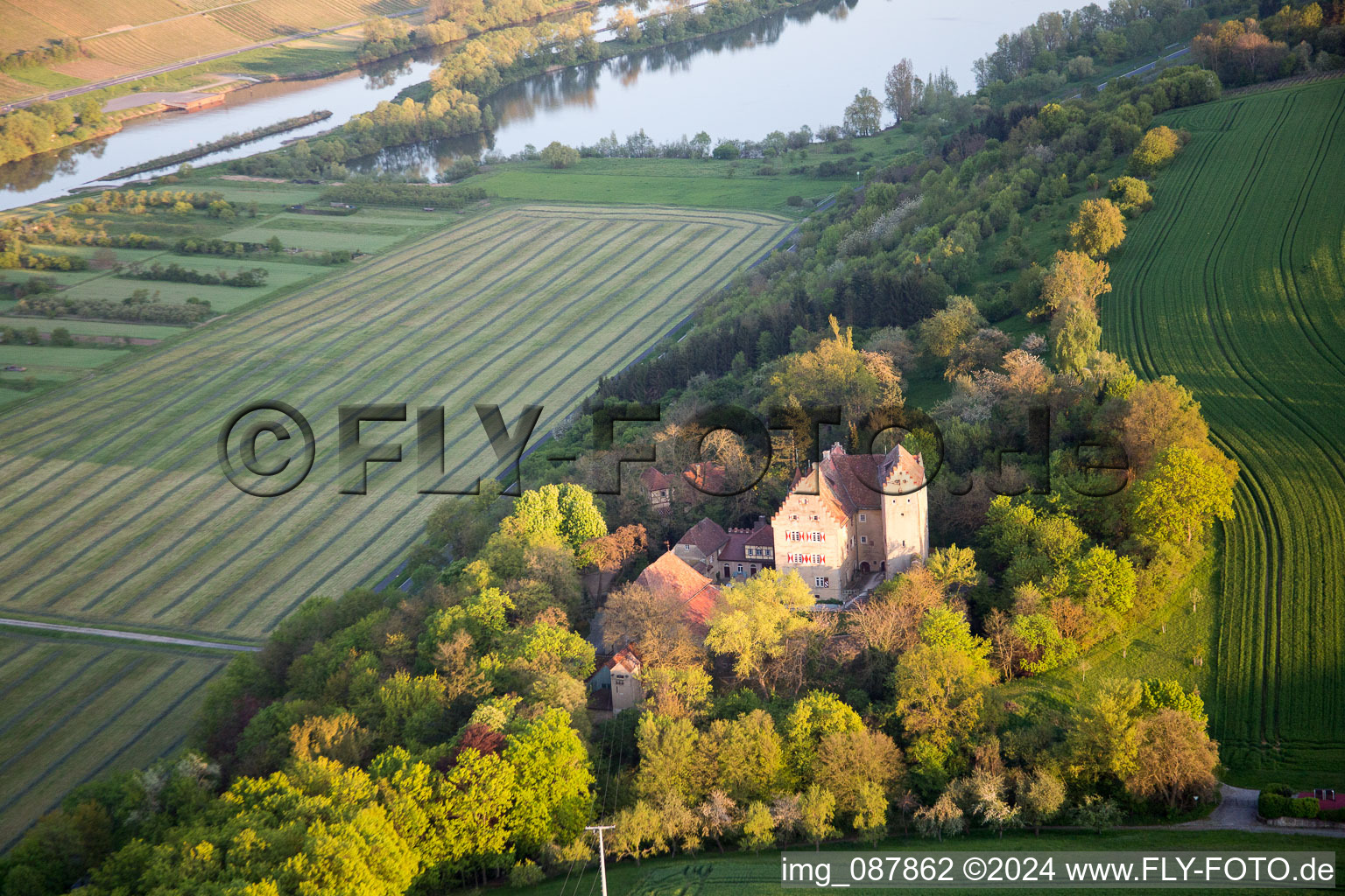 Vue aérienne de Château de Klingenberg à Wipfeld dans le département Bavière, Allemagne