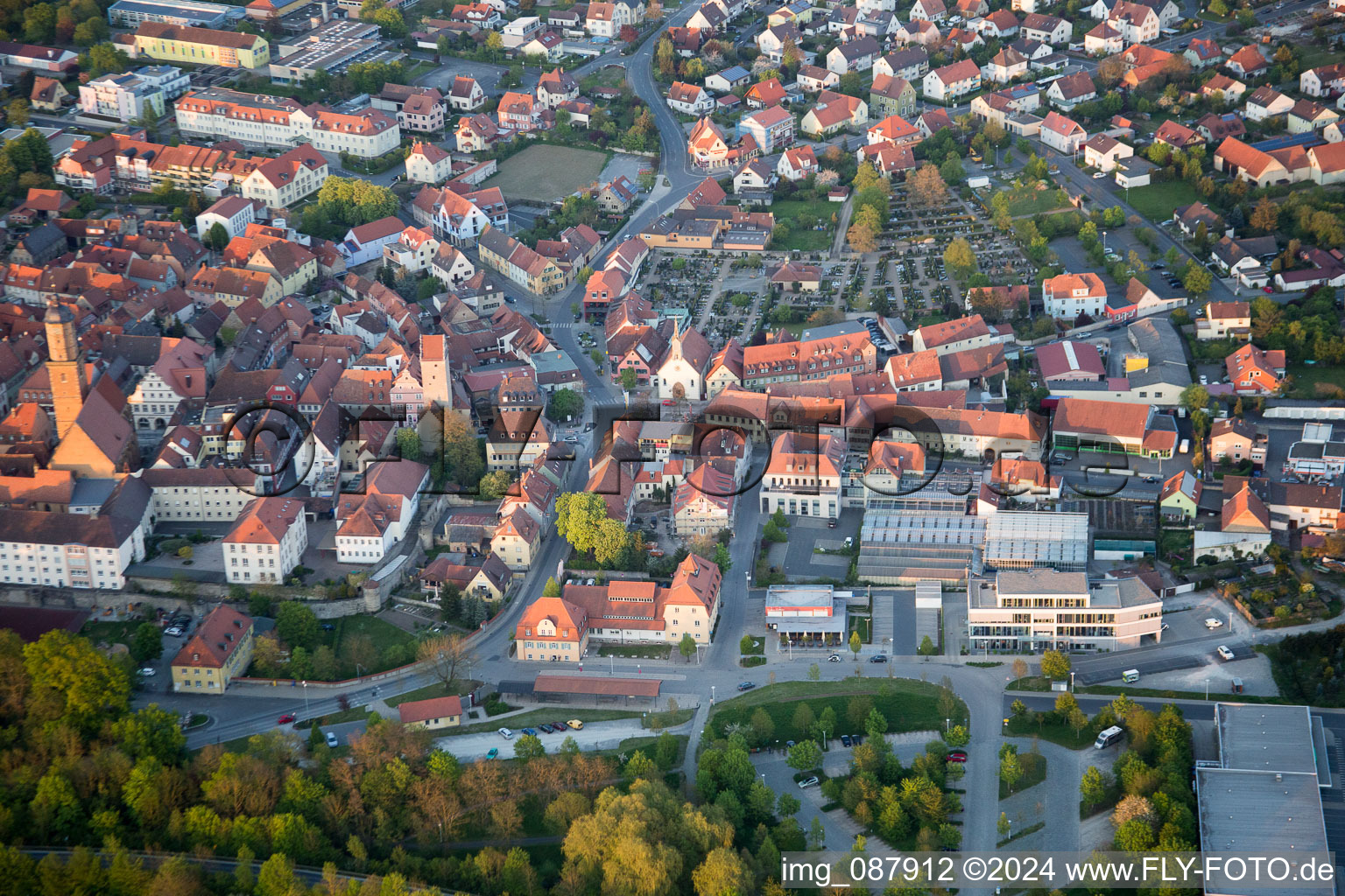 Vue aérienne de Volkach dans le département Bavière, Allemagne