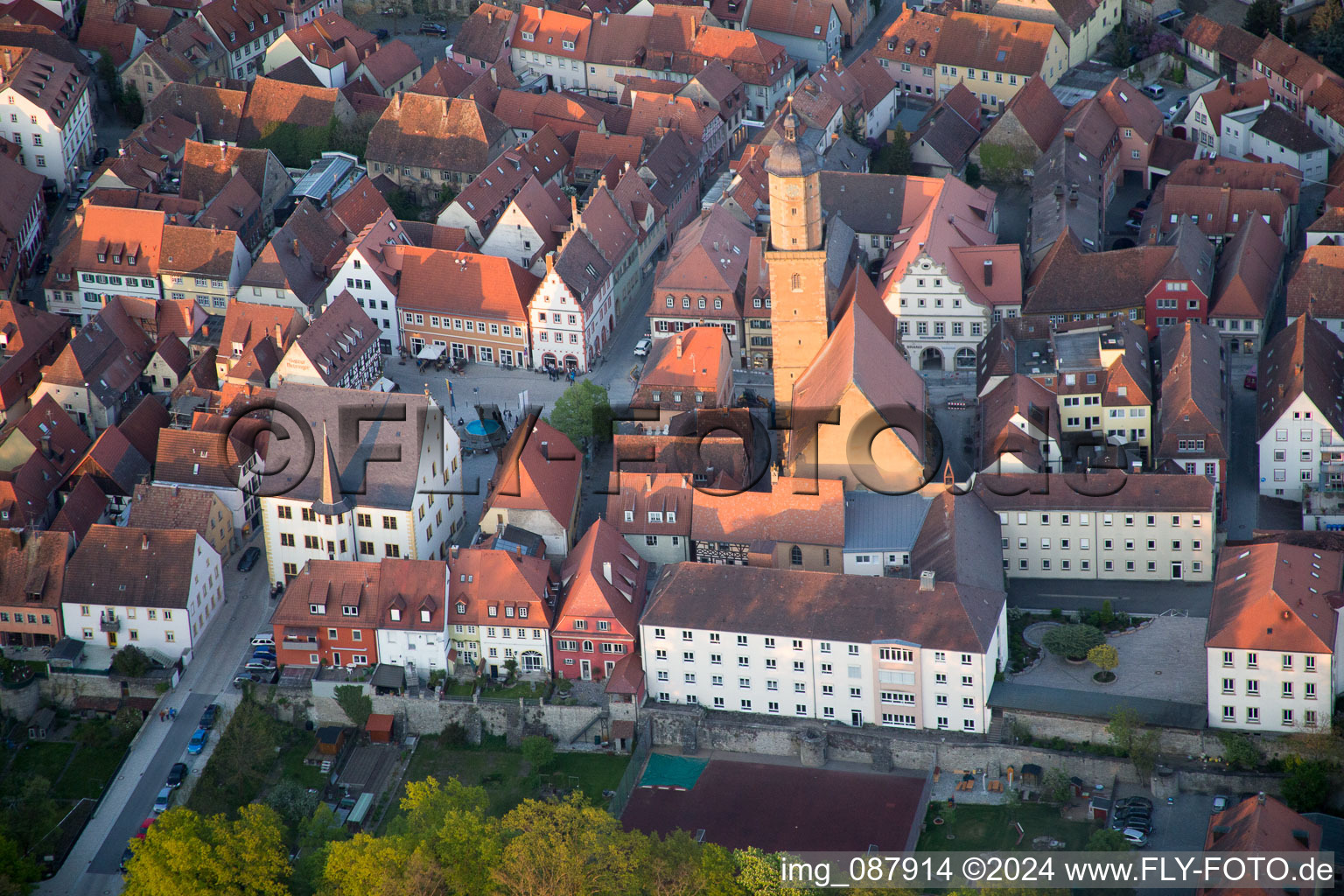 Vue oblique de Volkach dans le département Bavière, Allemagne