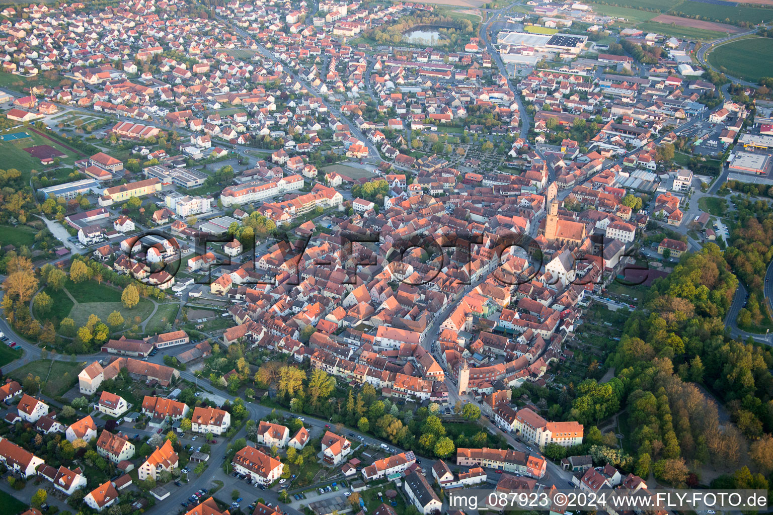 Volkach dans le département Bavière, Allemagne vue d'en haut