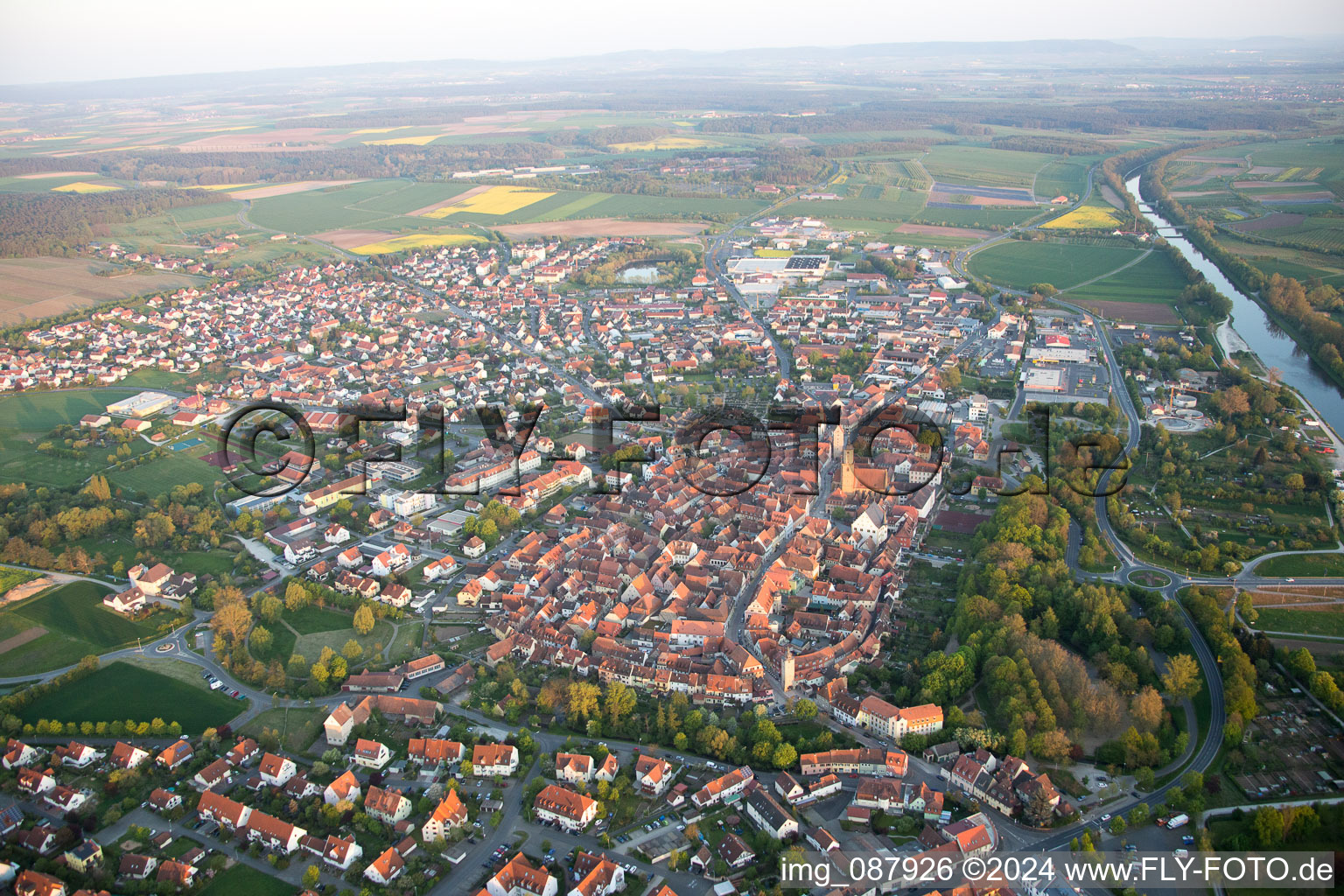 Volkach dans le département Bavière, Allemagne depuis l'avion