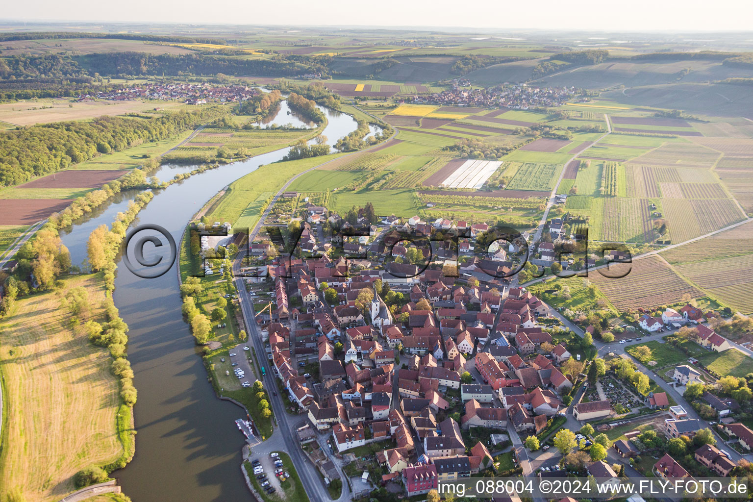 Photographie aérienne de Zones riveraines du Main à le quartier Obereisenheim in Eisenheim dans le département Bavière, Allemagne