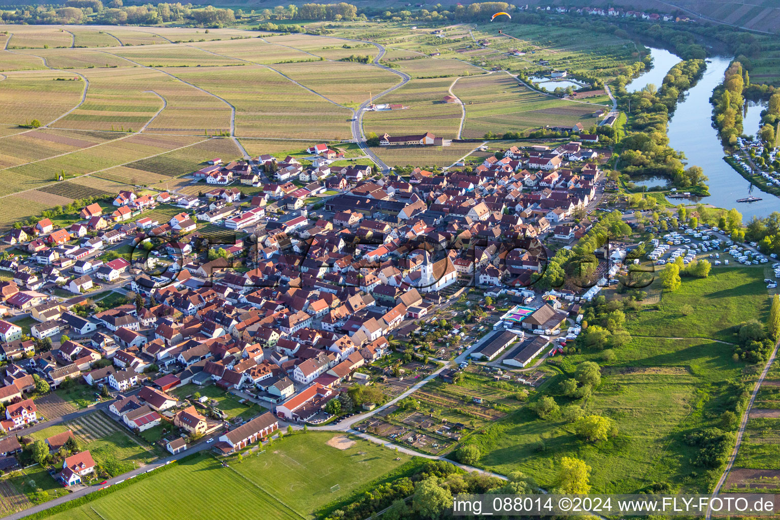 Vue oblique de Nordheim am Main dans le département Bavière, Allemagne