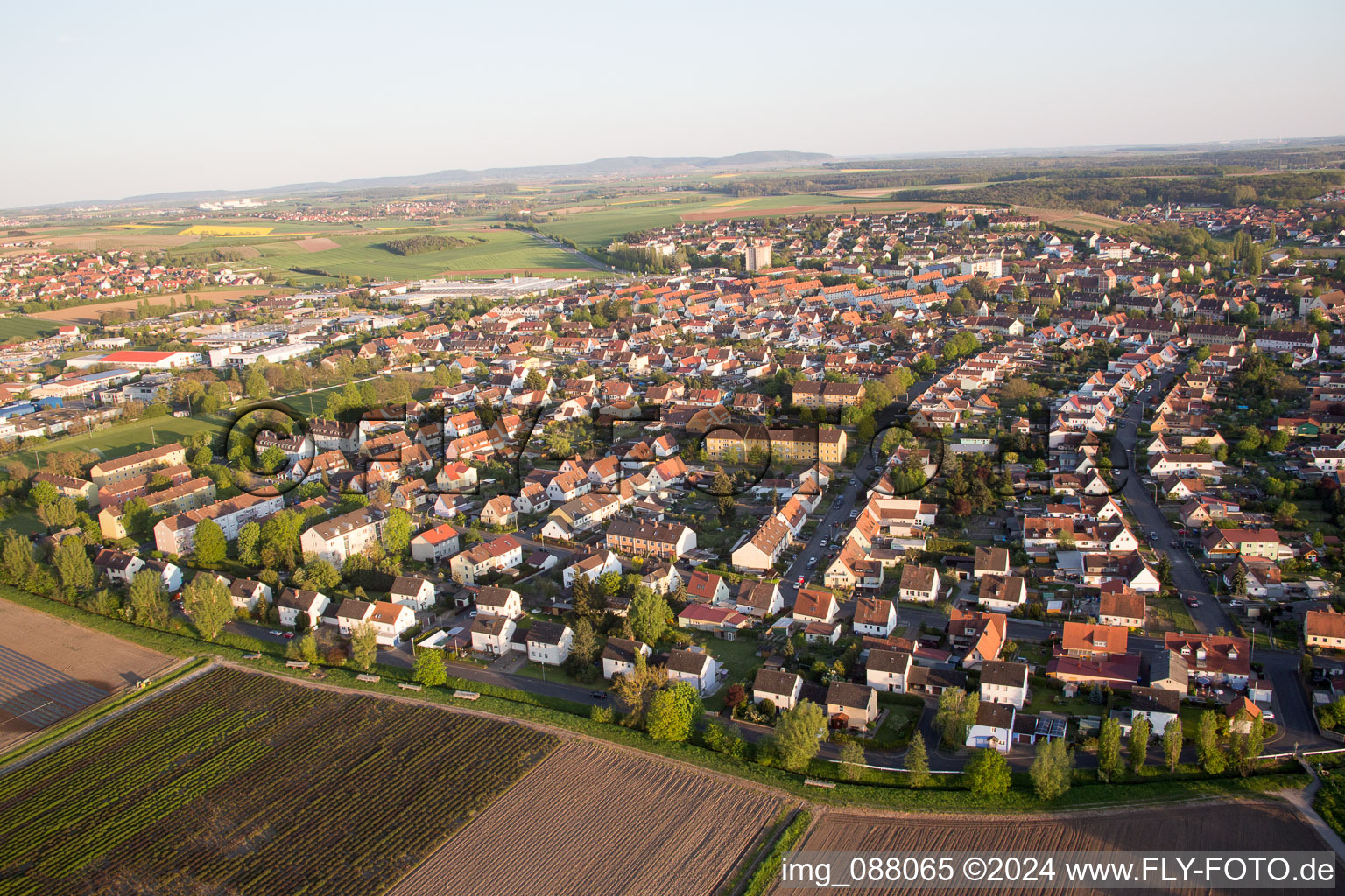 Vue aérienne de Quartier Sickershausen in Kitzingen dans le département Bavière, Allemagne