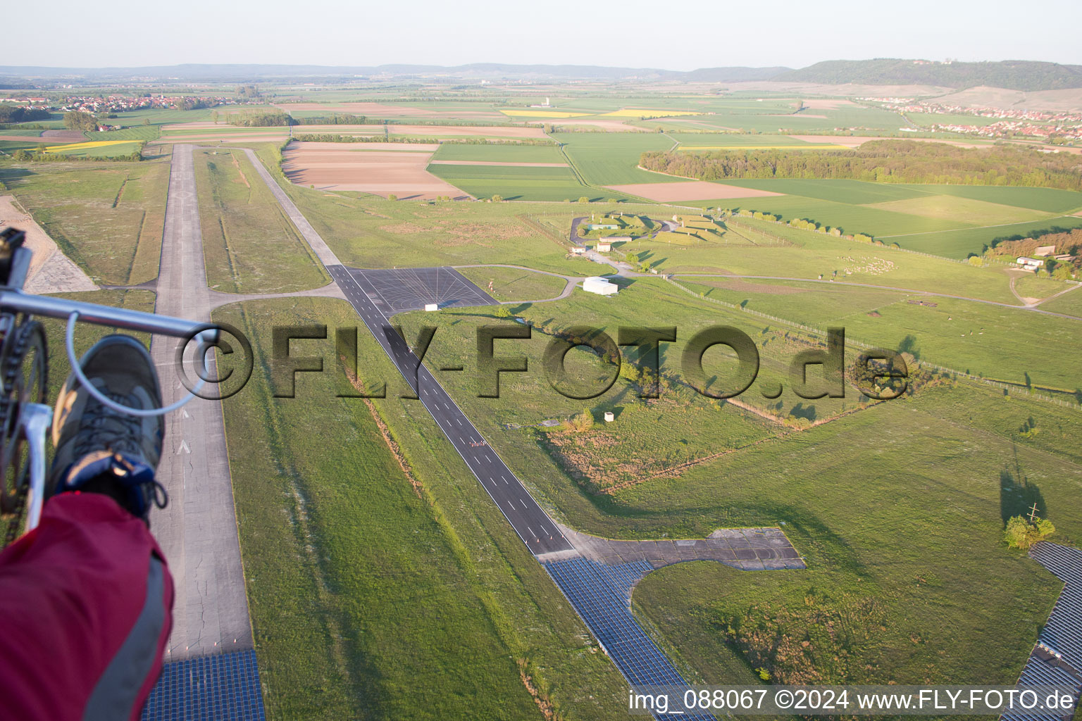 Vue aérienne de Aérodrome à le quartier Hoheim in Kitzingen dans le département Bavière, Allemagne