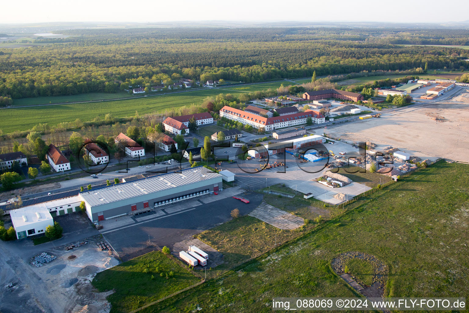 Vue oblique de Aérodrome à le quartier Hoheim in Kitzingen dans le département Bavière, Allemagne