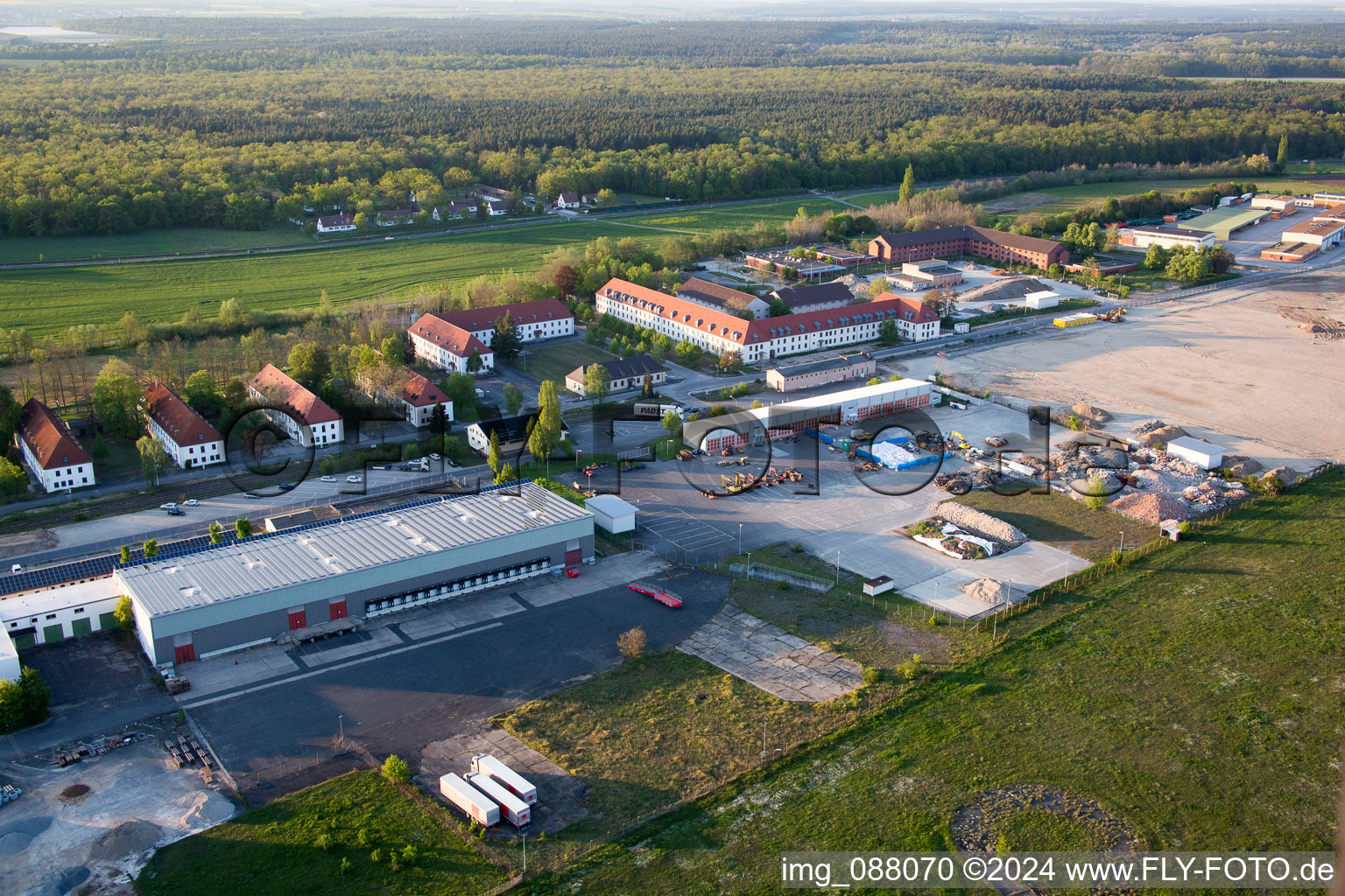 Aérodrome à le quartier Hoheim in Kitzingen dans le département Bavière, Allemagne d'en haut