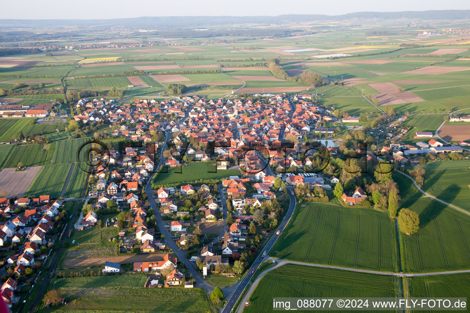 Vue aérienne de Großlangheim dans le département Bavière, Allemagne