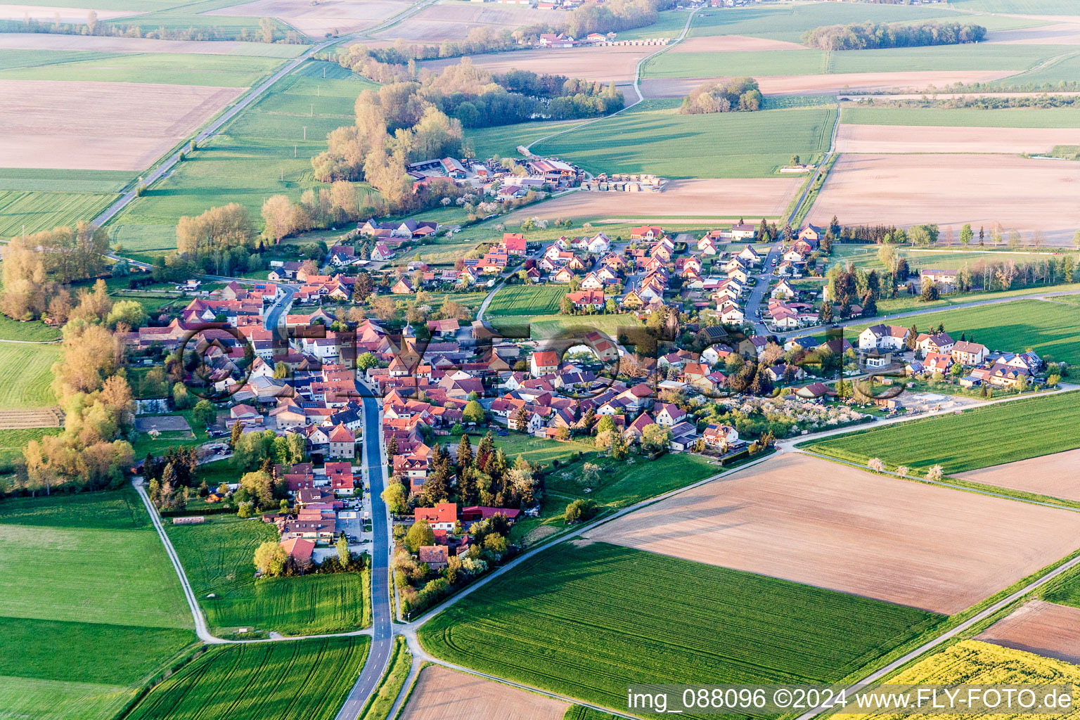 Vue aérienne de Quartier Reupelsdorf in Wiesentheid dans le département Bavière, Allemagne