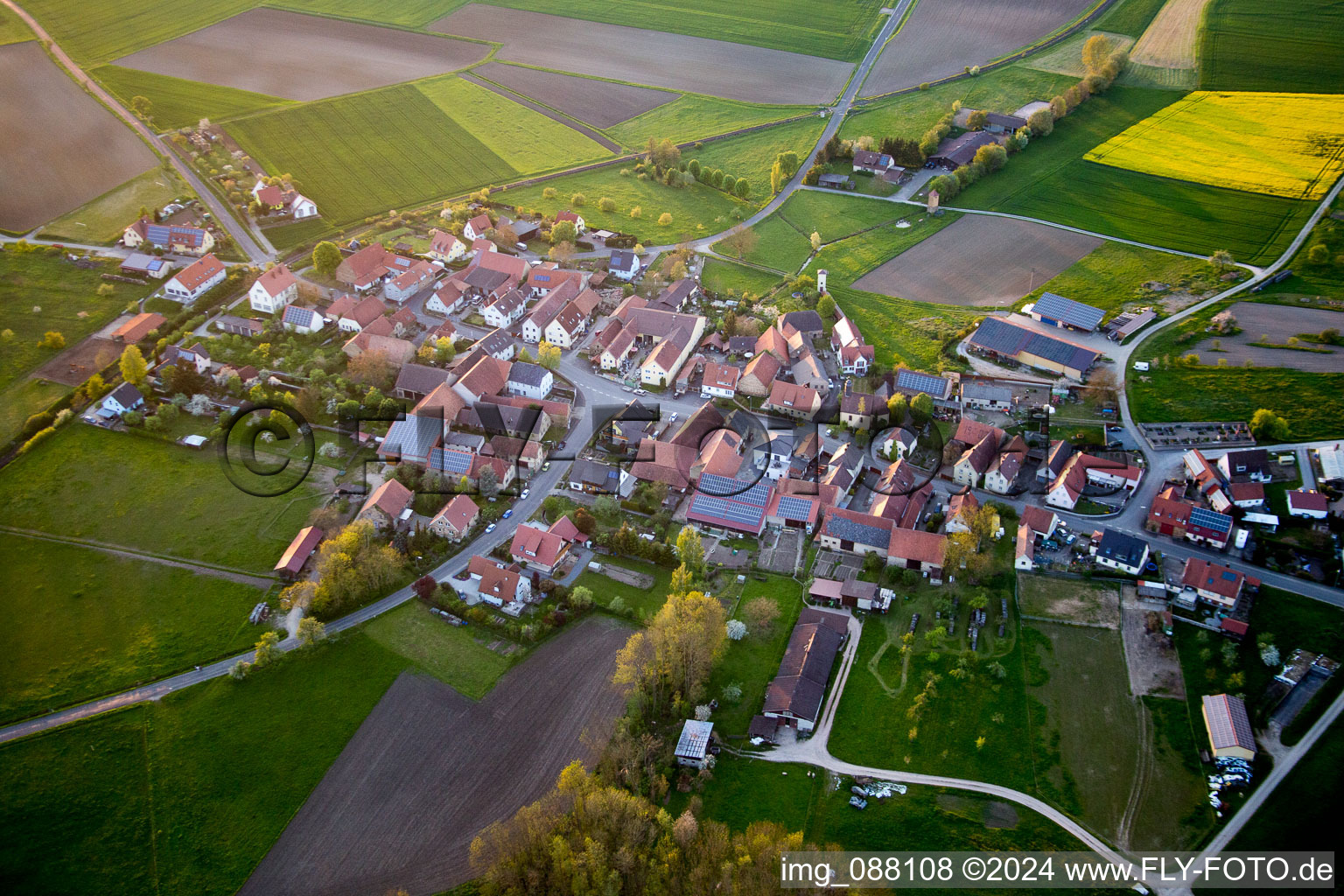 Vue aérienne de Quartier Järkendorf in Prichsenstadt dans le département Bavière, Allemagne