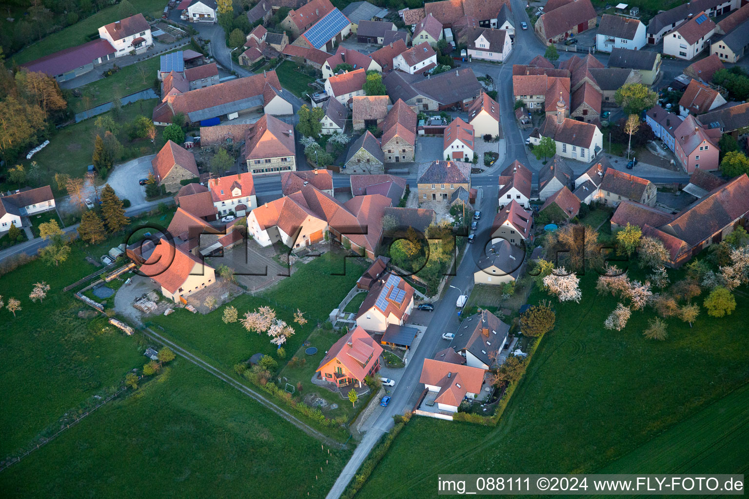 Vue aérienne de Brünnau dans le département Bavière, Allemagne