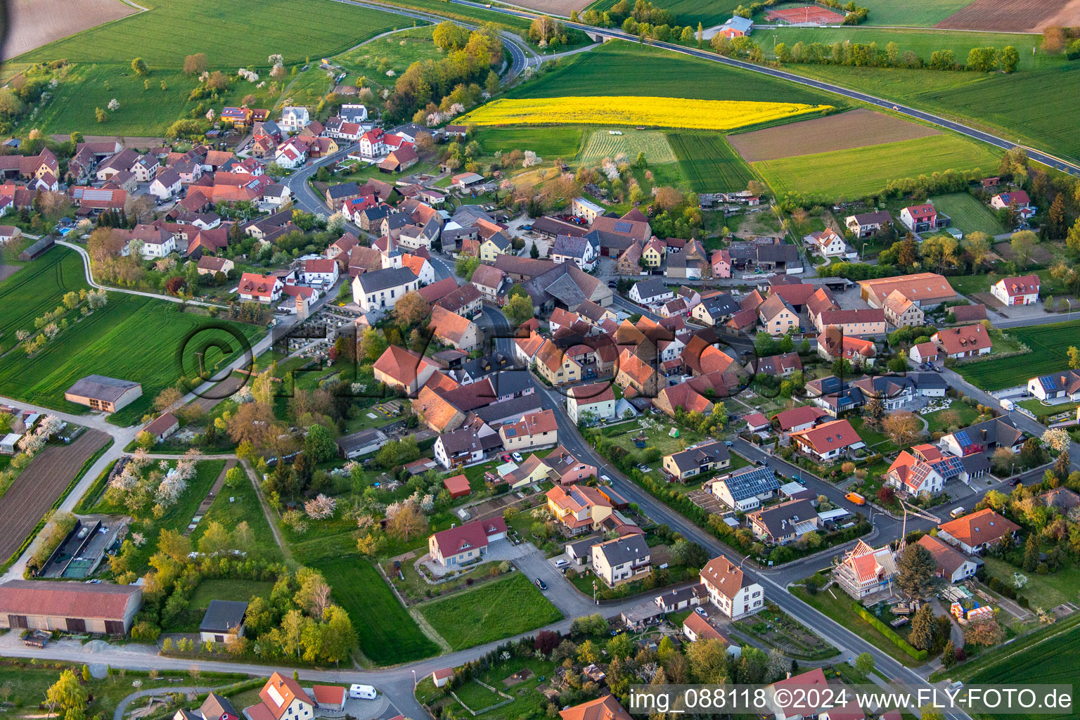 Vue aérienne de Quartier Schallfeld in Lülsfeld dans le département Bavière, Allemagne