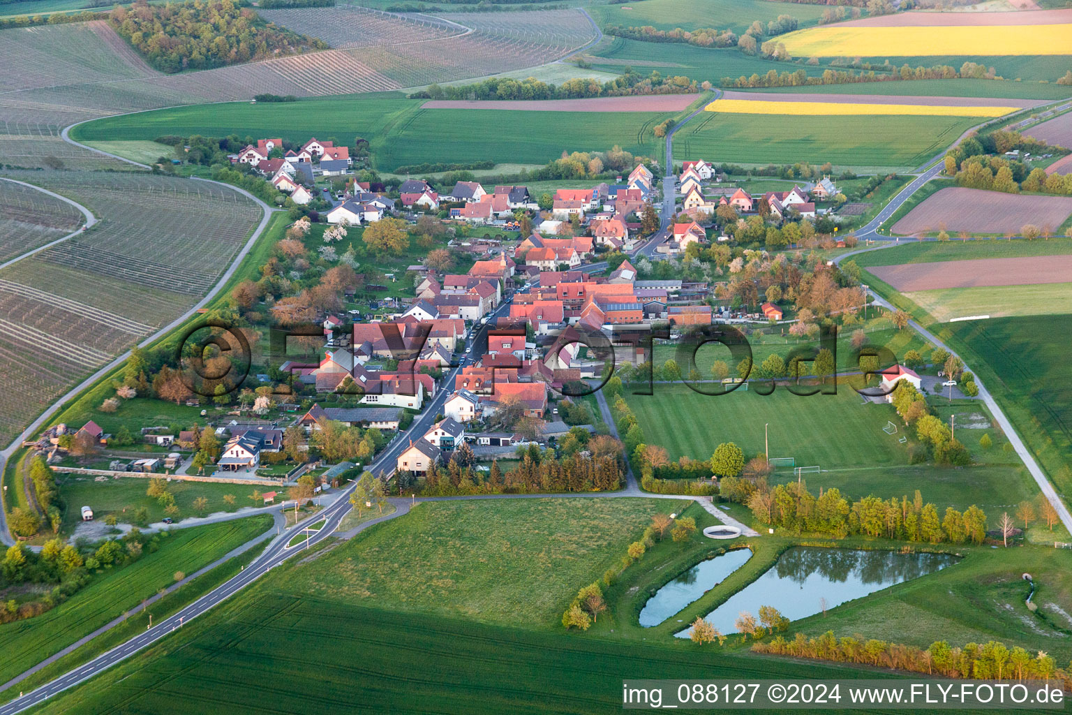 Vue aérienne de Quartier Wiebelsberg in Oberschwarzach dans le département Bavière, Allemagne