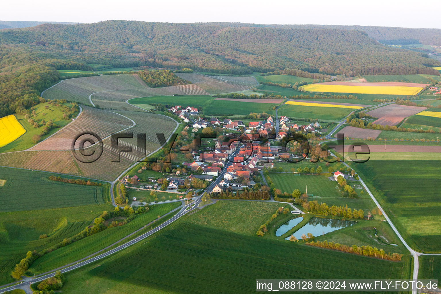 Vue aérienne de Quartier Wiebelsberg in Oberschwarzach dans le département Bavière, Allemagne