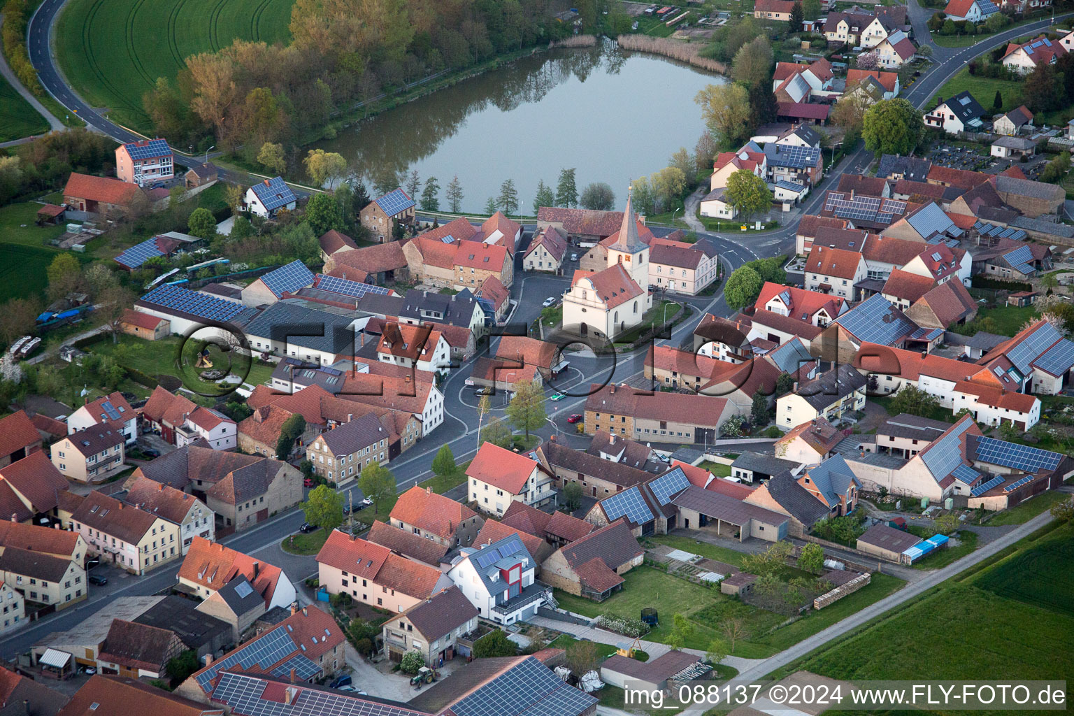 Vue aérienne de Quartier Mönchstockheim in Sulzheim dans le département Bavière, Allemagne