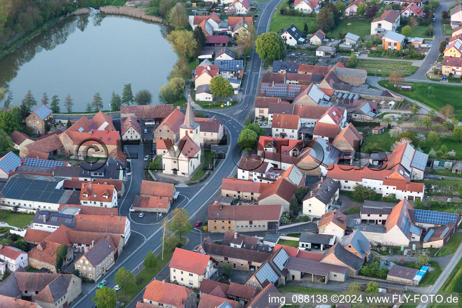 Vue aérienne de Quartier Mönchstockheim in Sulzheim dans le département Bavière, Allemagne