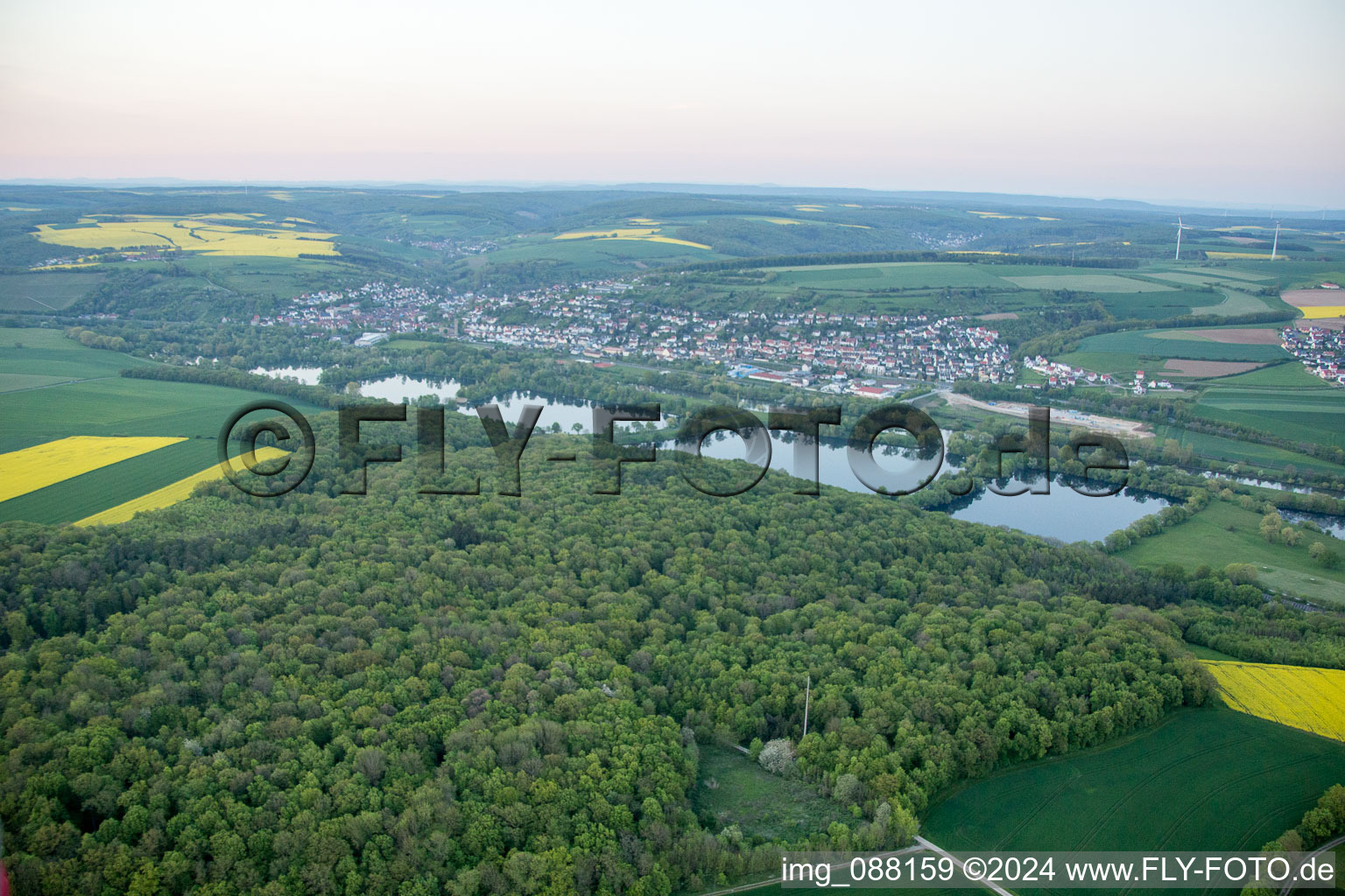 Schonungen dans le département Bavière, Allemagne du point de vue du drone