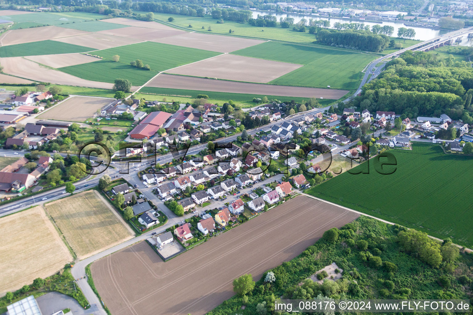 Lampertheim dans le département Hesse, Allemagne depuis l'avion