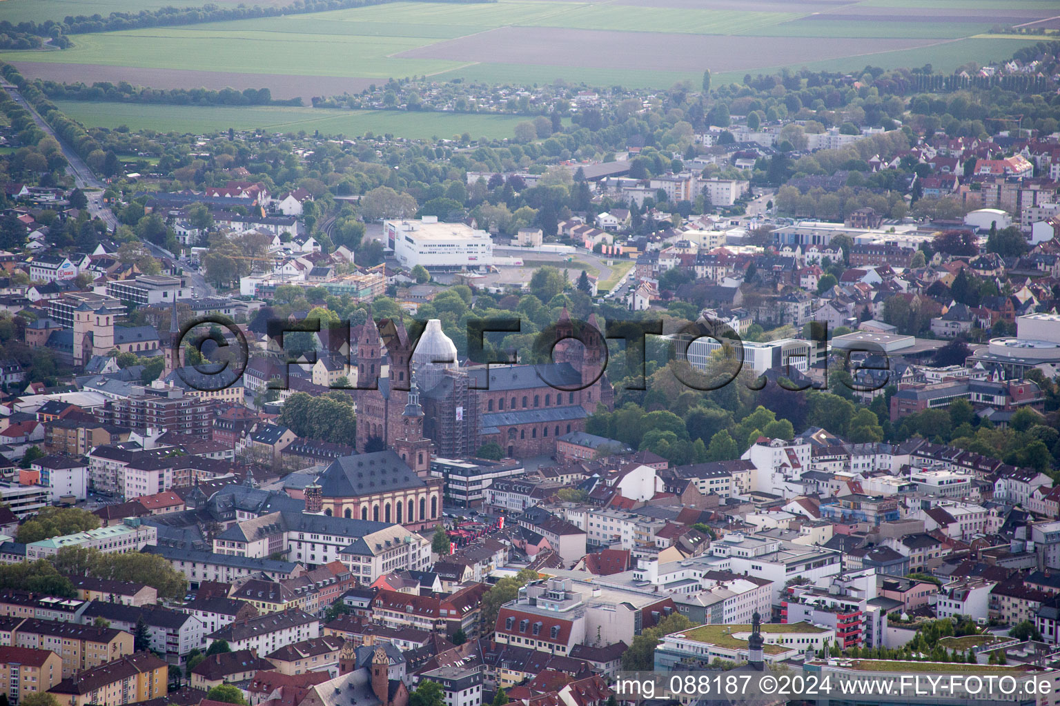 Vue aérienne de Cathédrale à Worms dans le département Rhénanie-Palatinat, Allemagne