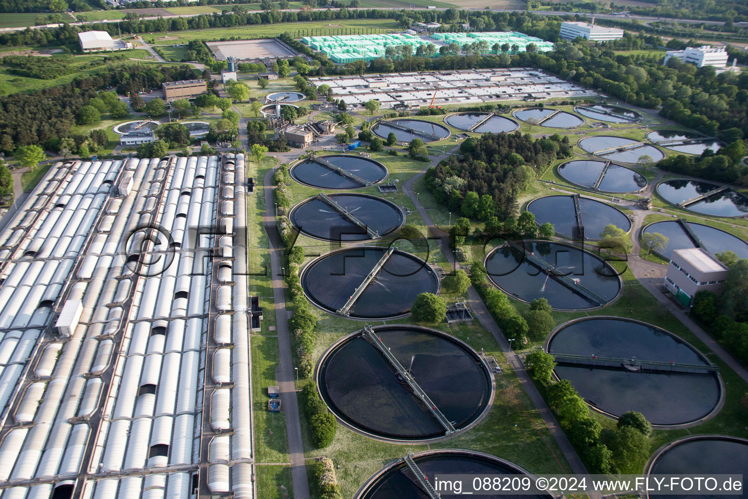 Vue oblique de Station d'épuration BASF à le quartier Mörsch in Frankenthal dans le département Rhénanie-Palatinat, Allemagne