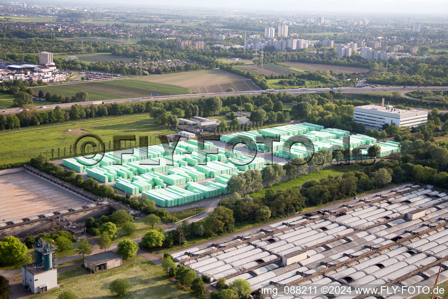 Station d'épuration BASF à le quartier Mörsch in Frankenthal dans le département Rhénanie-Palatinat, Allemagne hors des airs