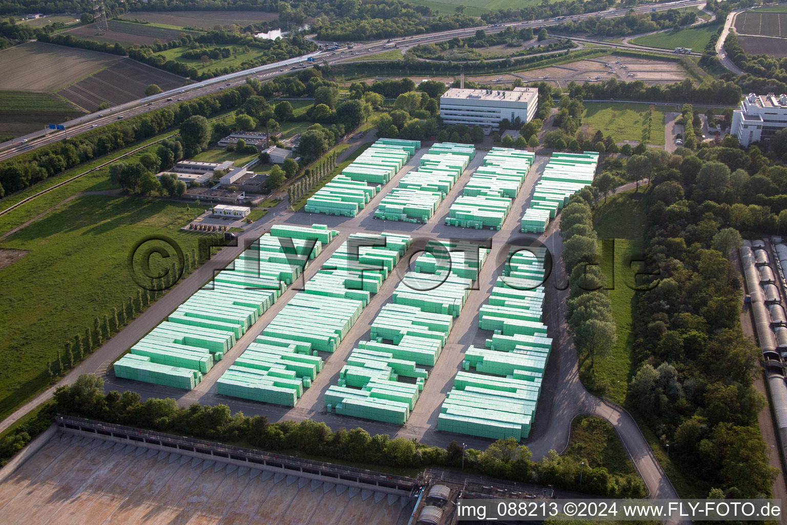 Vue aérienne de Entrepôt Stirodur dans l'usine du producteur chimique BASF (Palatinat) à le quartier Mörsch in Frankenthal dans le département Rhénanie-Palatinat, Allemagne