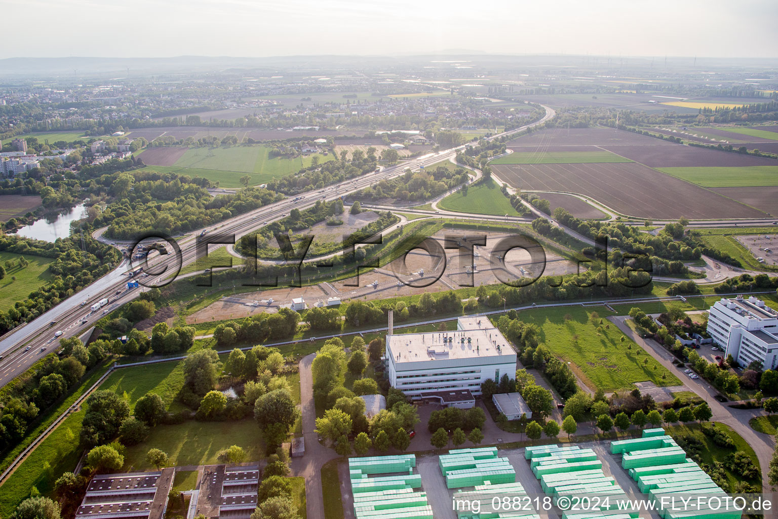 Vue aérienne de Sortie A6 Nord à le quartier Mörsch in Frankenthal dans le département Rhénanie-Palatinat, Allemagne