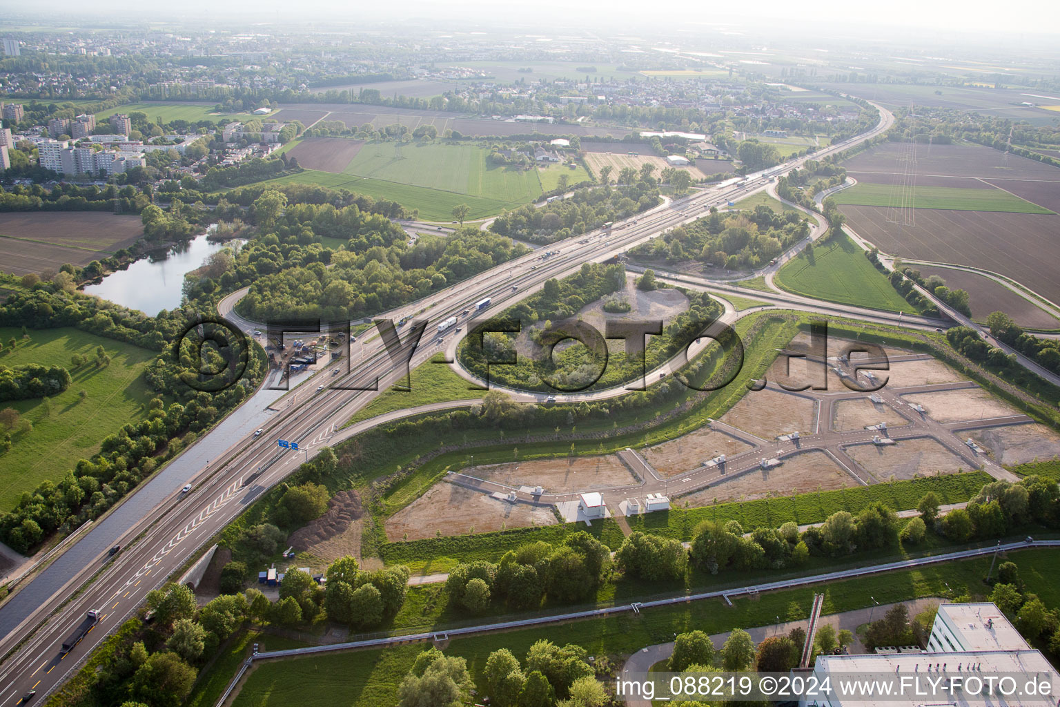 Vue aérienne de Sortie A6 Nord à le quartier Mörsch in Frankenthal dans le département Rhénanie-Palatinat, Allemagne