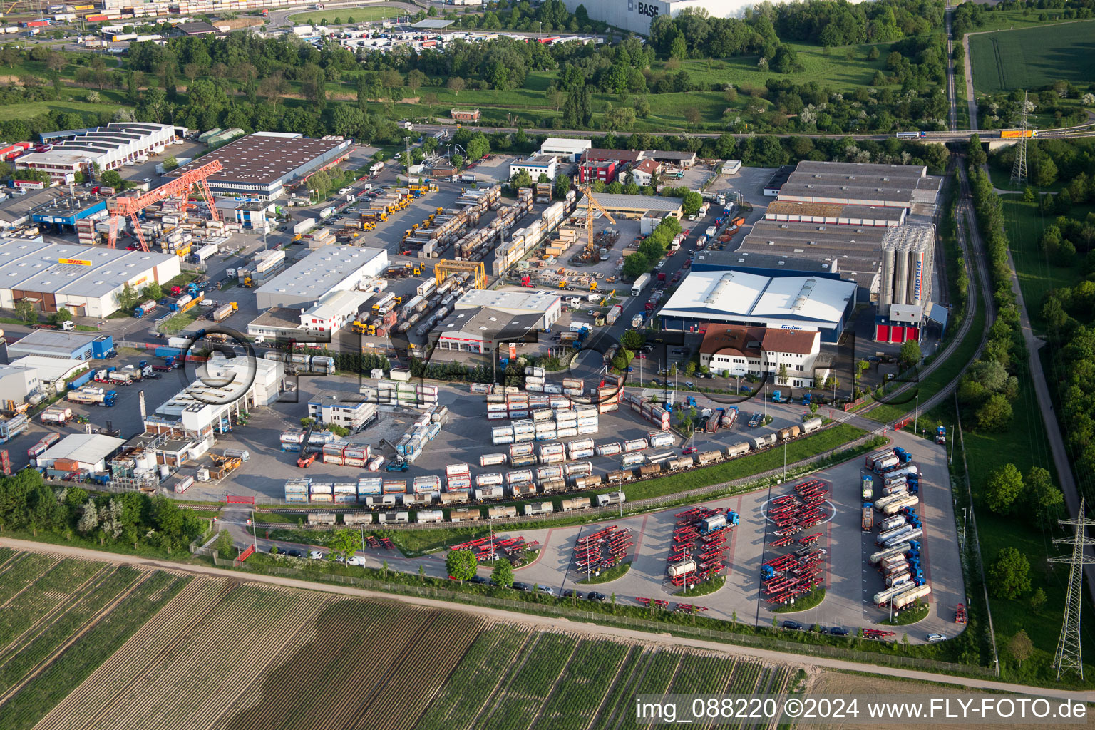 Photographie aérienne de Zone industrielle de Muldenweg à le quartier Pfingstweide in Ludwigshafen am Rhein dans le département Rhénanie-Palatinat, Allemagne