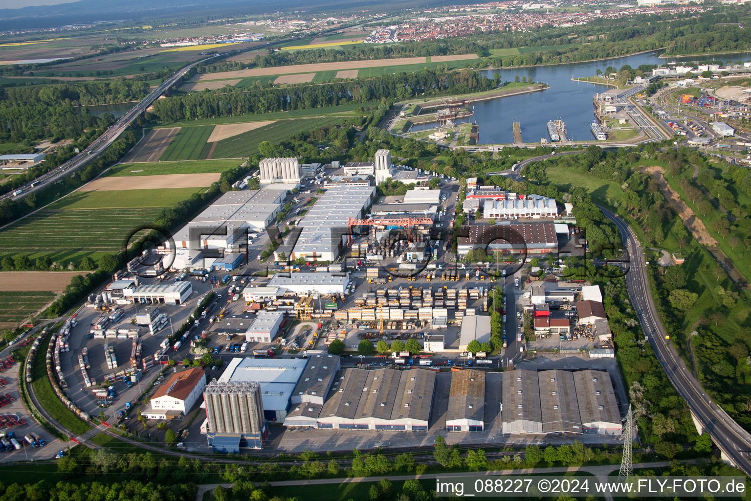 Vue oblique de Quartier Pfingstweide in Ludwigshafen am Rhein dans le département Rhénanie-Palatinat, Allemagne