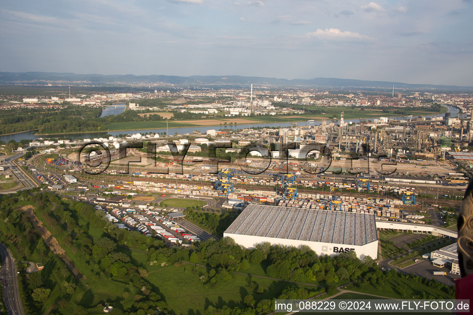 Quartier BASF in Ludwigshafen am Rhein dans le département Rhénanie-Palatinat, Allemagne d'en haut