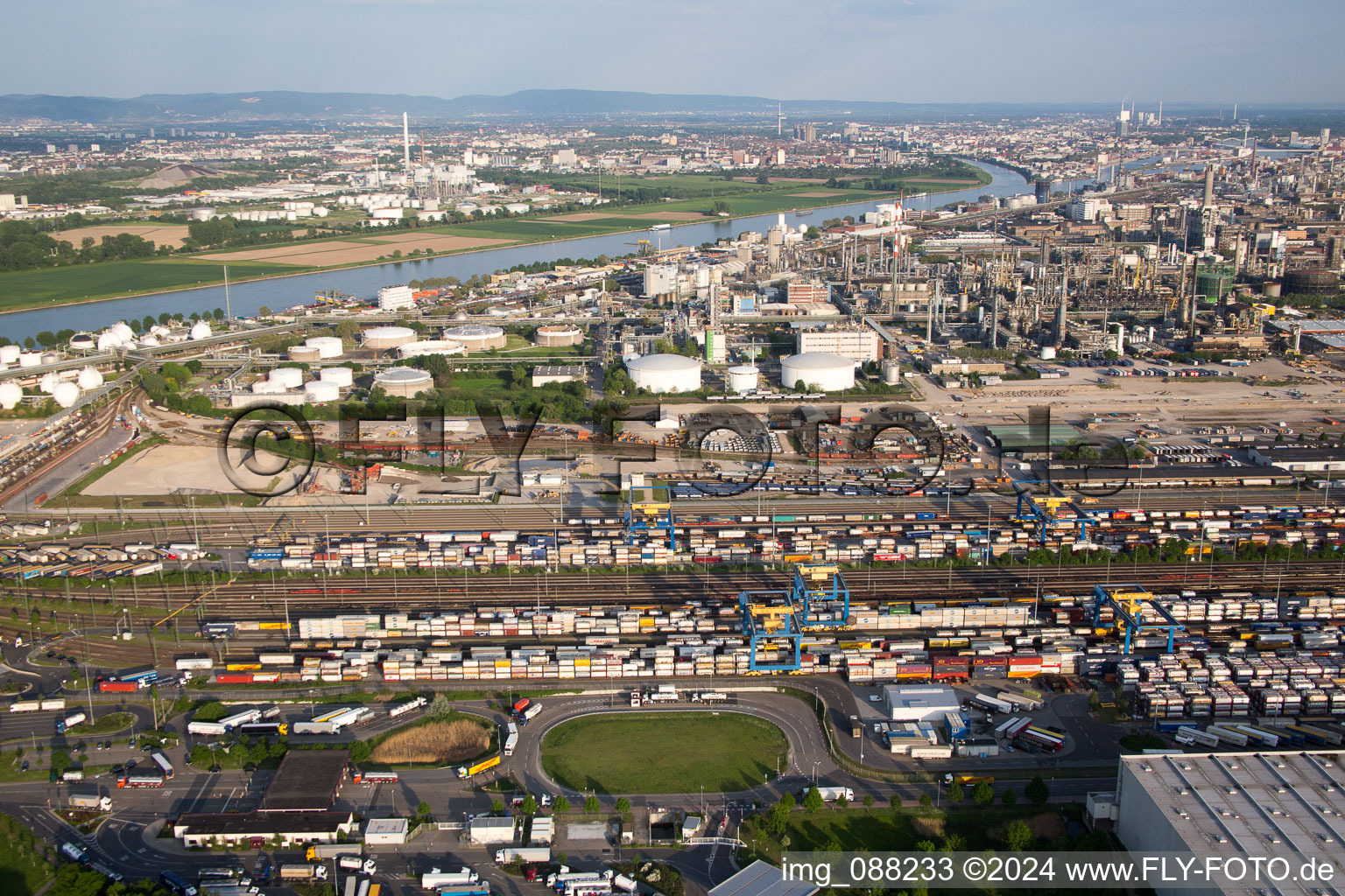 Vue d'oiseau de Quartier BASF in Ludwigshafen am Rhein dans le département Rhénanie-Palatinat, Allemagne