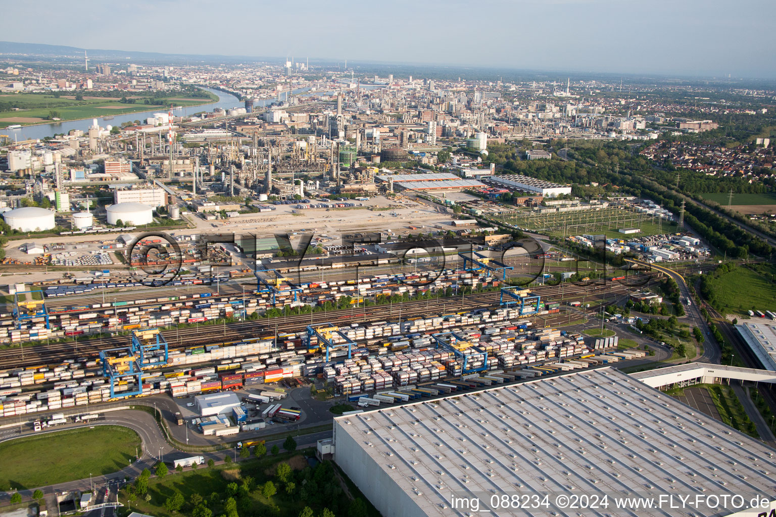 Quartier BASF in Ludwigshafen am Rhein dans le département Rhénanie-Palatinat, Allemagne vue du ciel